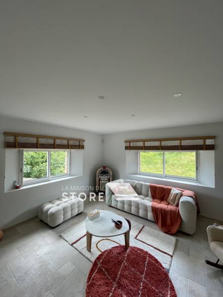 Mise en place des stores intérieurs vénitiens en bois à Toulaud (07130) proche de Saint-Péray (07130)