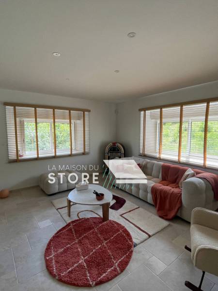 Vente et installation de stores intérieurs vénitien en bois à Toulaud (07130) proche de Saint-Péray (07130)