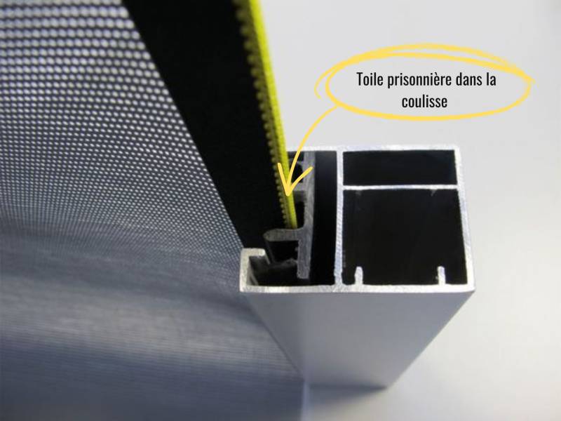 Toile prisonnière dans les coulisses