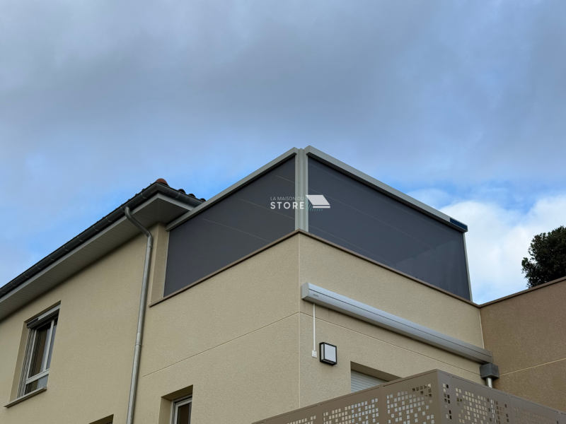 Installation d’un store screen ZIP solaire Somfy avec toile Soltis 92 Serge Ferrari à Crest 26400, proche d’Aouste-sur-Sye et de la vallée de la Drôme